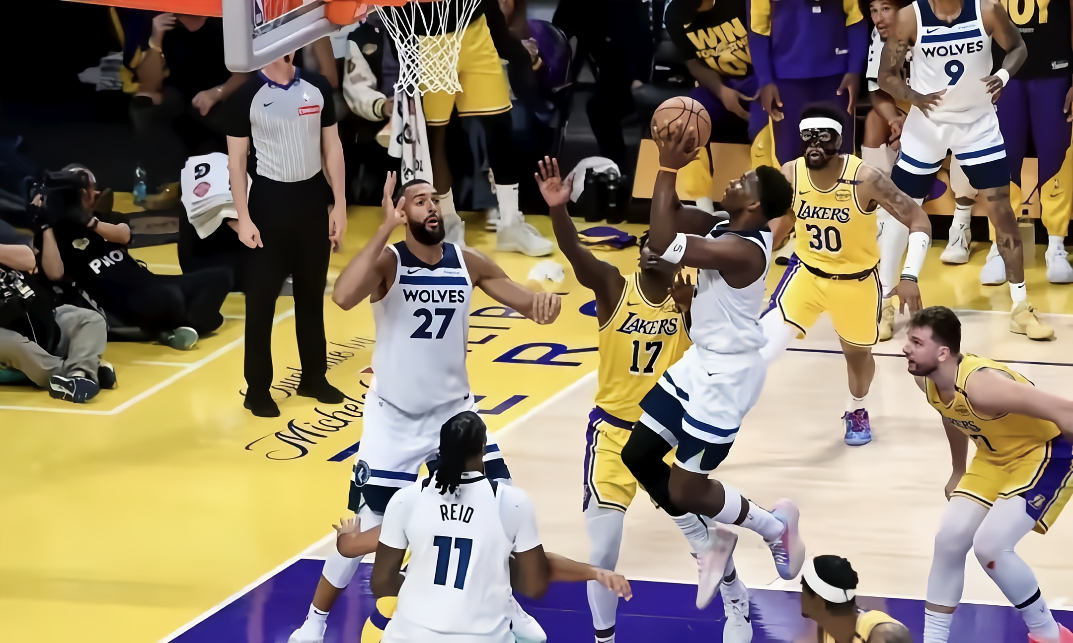 包含冷门频出!NBA战况跌宕起伏的词条 包含冷门频出!NBA战况跌宕起伏的词条