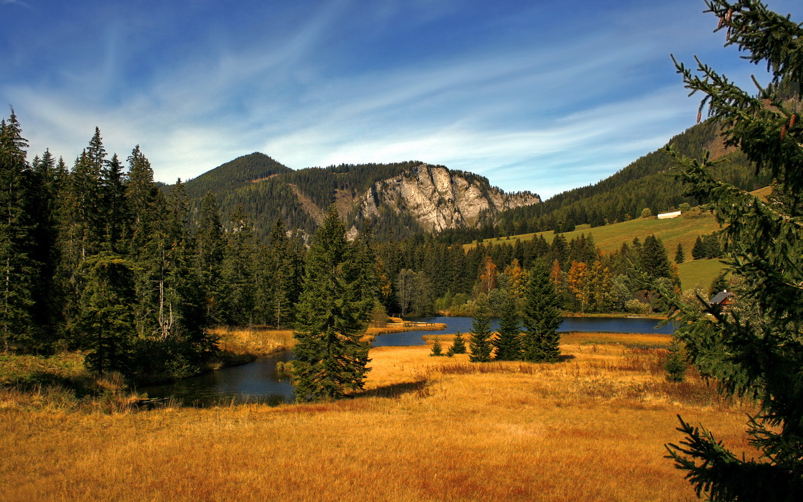 欧战烽火中的双面爆冷，卡塞米罗终场绝杀比利亚雷亚尔，西班牙潜艇意外击沉波兰战舰