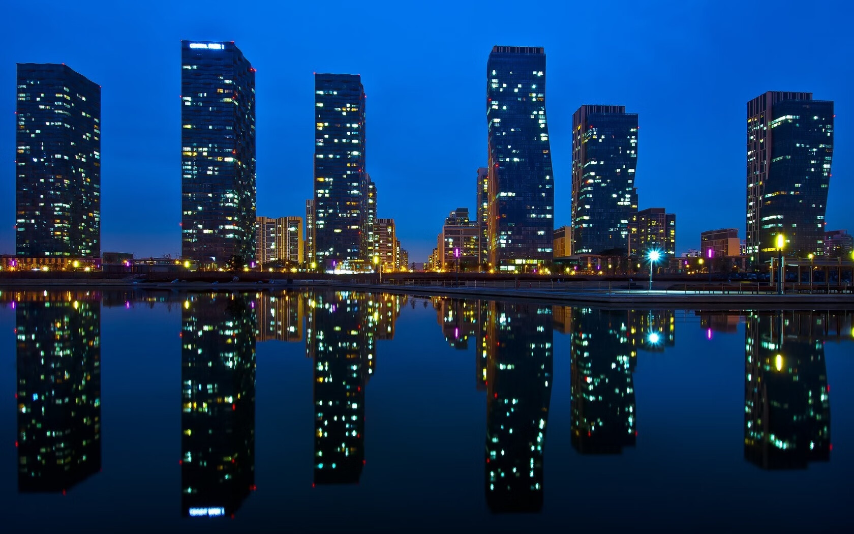 双城记,当北京篮球的铁血碾过黄浦江,亚平宁的克莱时刻正在上演